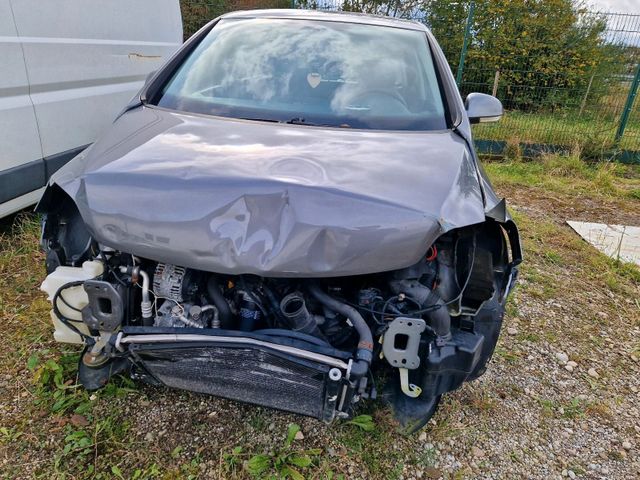 Volkswagen Vw Golf 5  Plus 1.6  Benzin 5 Türen Unfall...