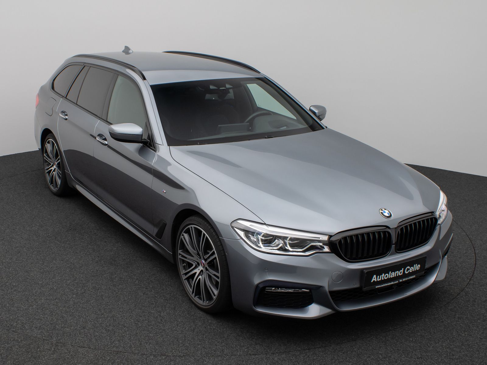 Fahrzeugabbildung BMW 530d xD M Sport Kamera HUD HiFi SoftCl Komfort