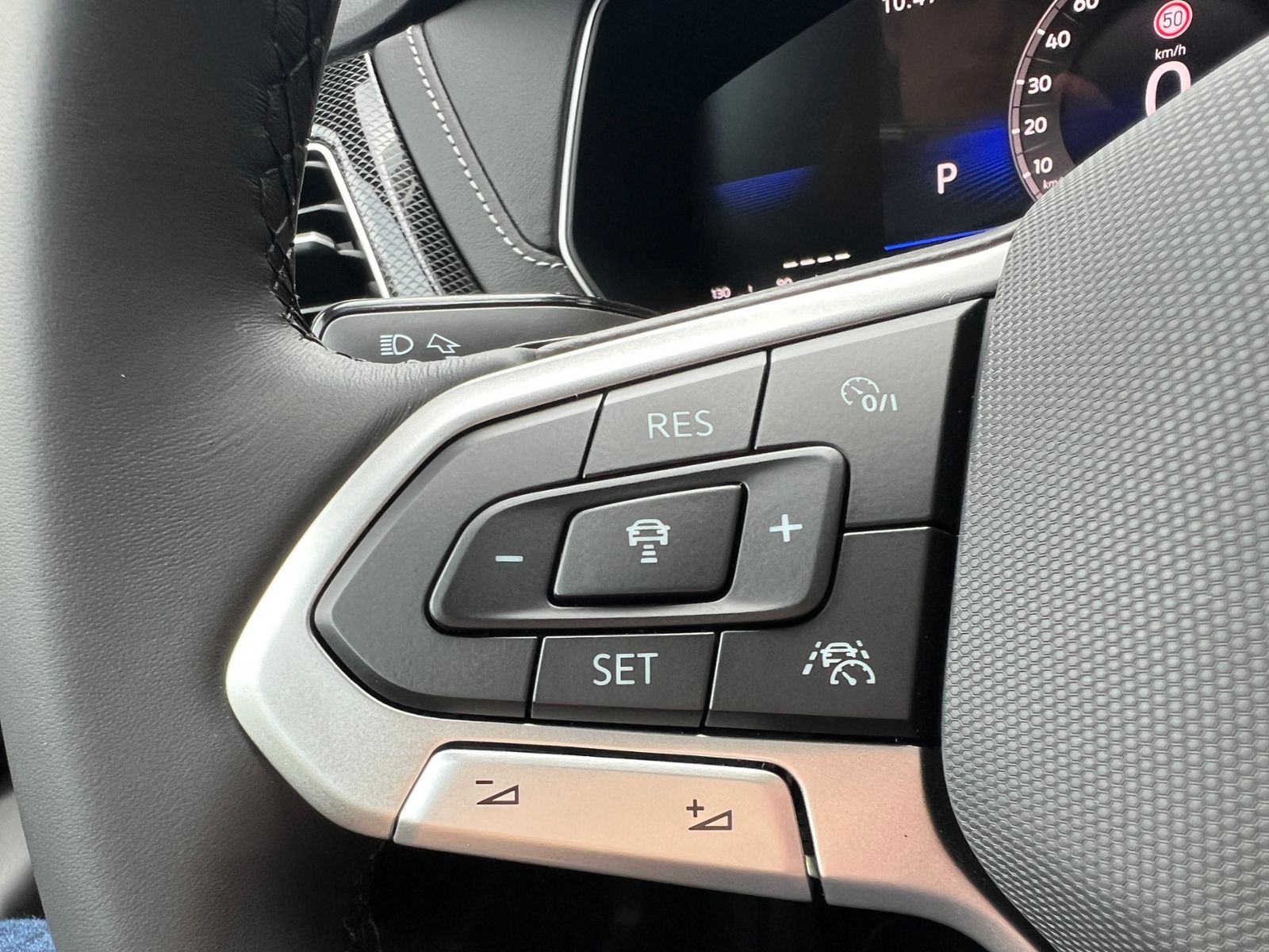Fahrzeugabbildung Volkswagen T-Cross R-Line 1.5 TSI DSG *AHK, IQ.LIGHT, ACC,