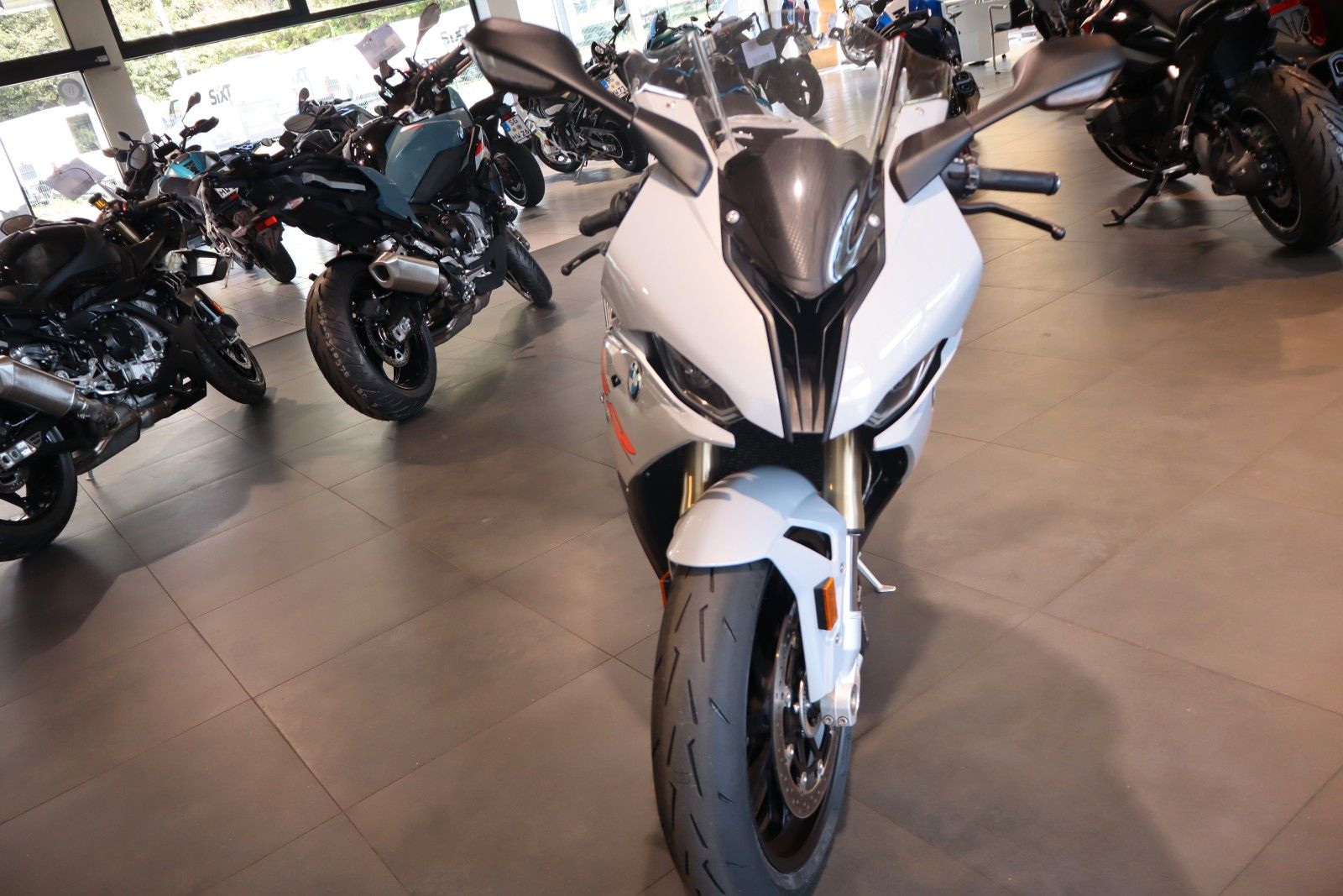 Fahrzeugabbildung BMW S1000RR mit Schmiederäder & M-Fußrastenanlage