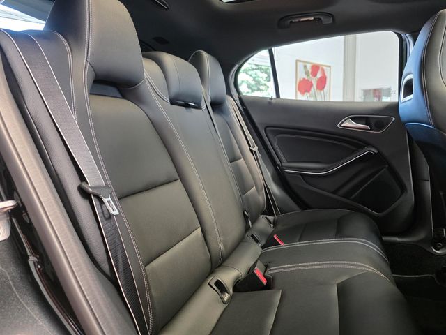 MERCEDES-BENZ GLA 200 — Foto 28