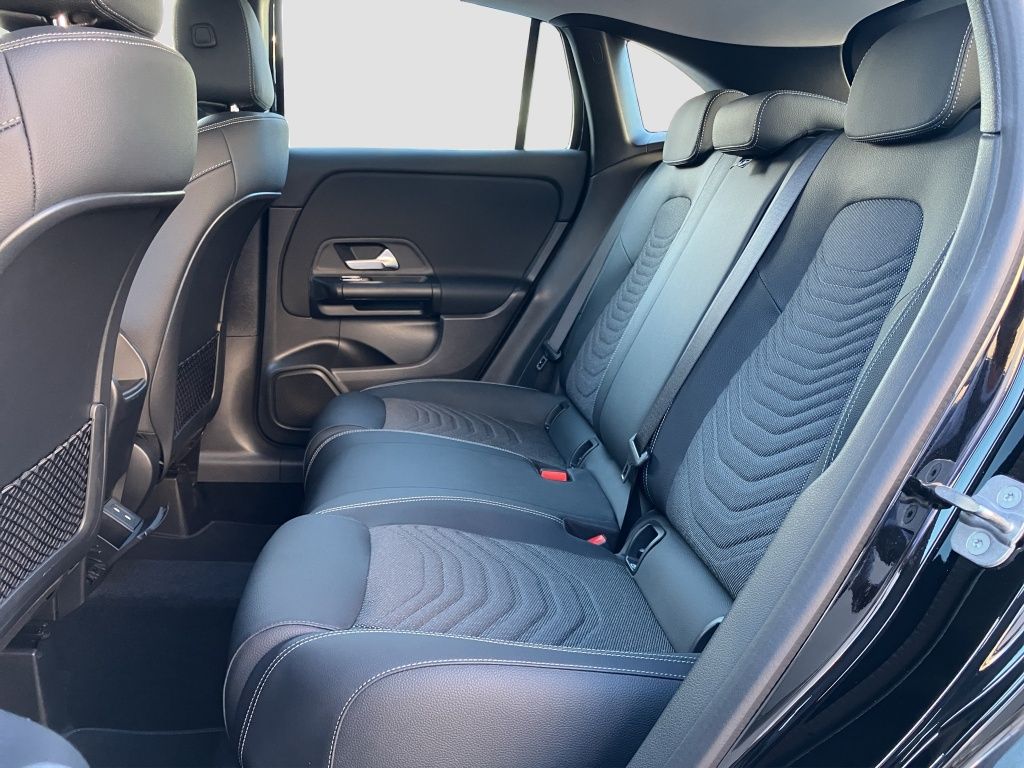 Fahrzeugabbildung Mercedes-Benz GLA 180 LED*AHK*NAVI*KAMERA*TOTWINKEL*DAB