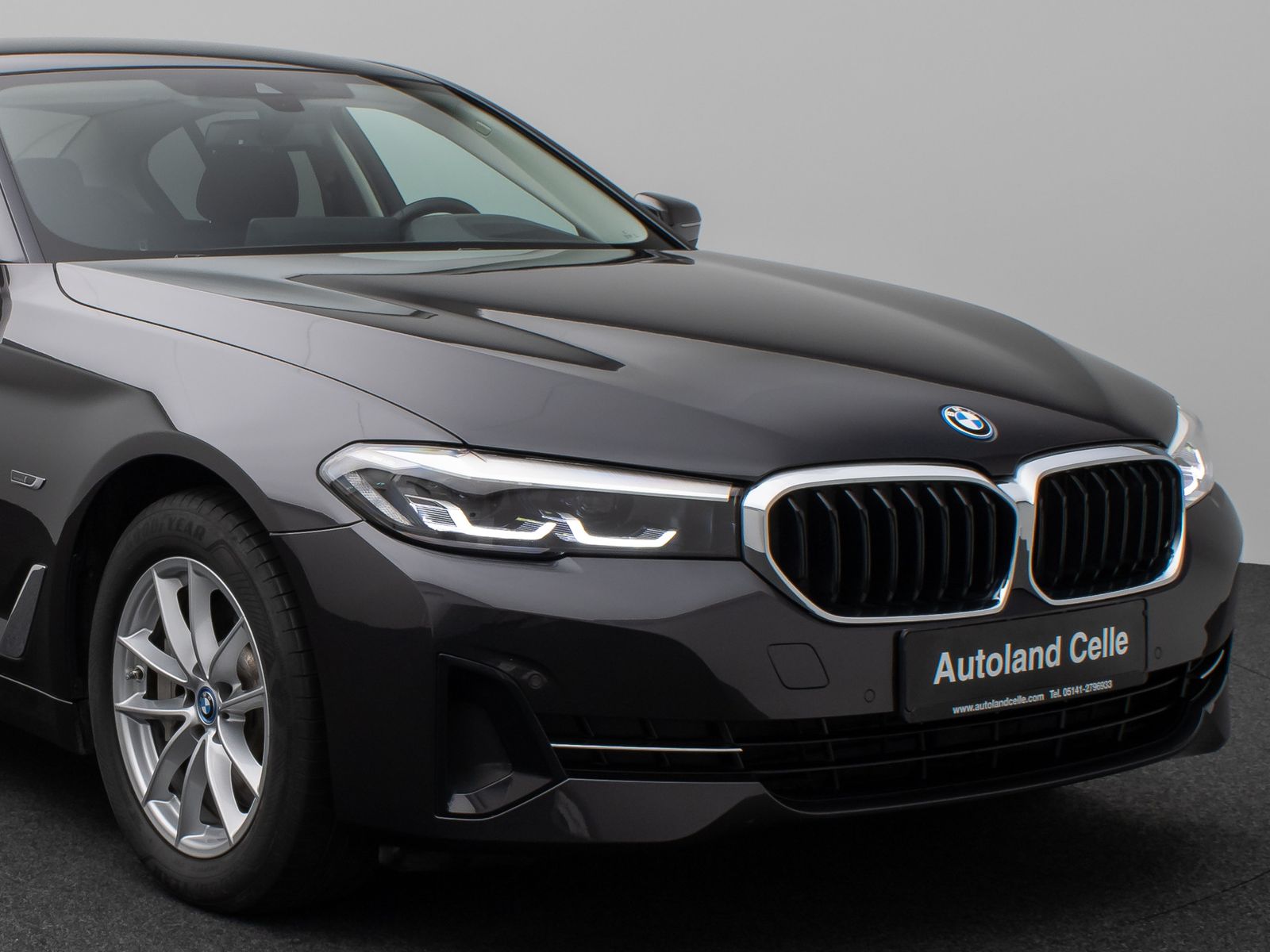 Fahrzeugabbildung BMW 530e HUD DAB HiFi CockPitPro PDC Komfort Alarm