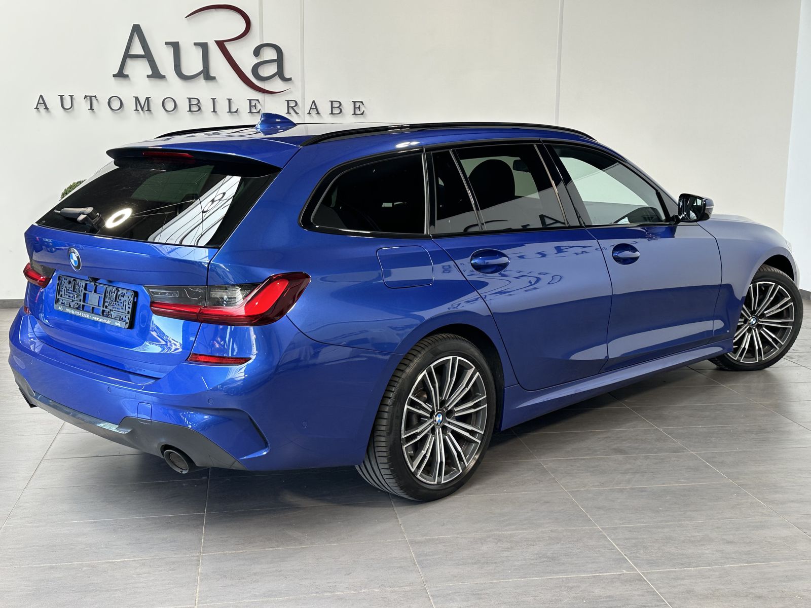Fahrzeugabbildung BMW 330d Touring xDrive M-Sport NAV+LED+PANO+KAM+1HD