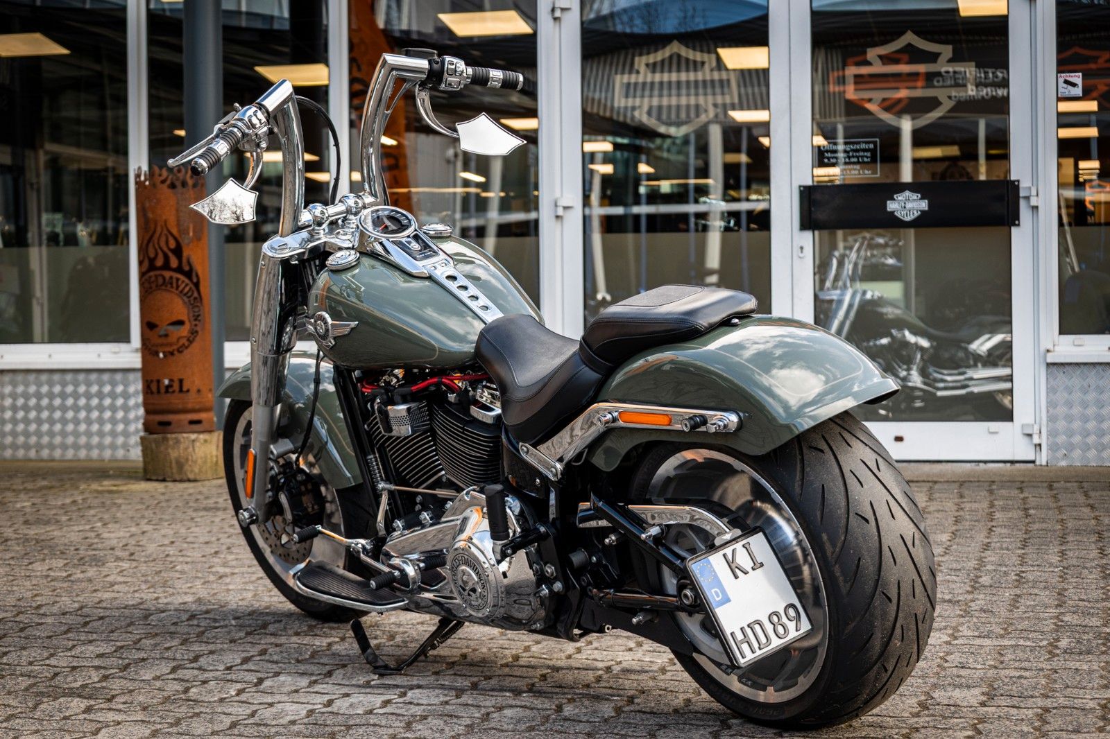 Fahrzeugabbildung Harley-Davidson FLFBS Fat Boy Softail 114 - Jekill & Hyde -