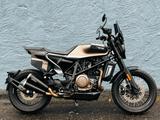 Husqvarna 701 SVARTPILEN  1.HAND MIT LEO VINCE AUSPUFF - HUSQVARNA SVARTPILEN 701