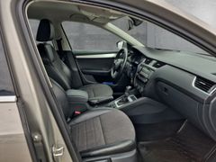 Fahrzeugabbildung Octavia Combi Elegance 1.8 TSI AHK Navi Bi-Xenon