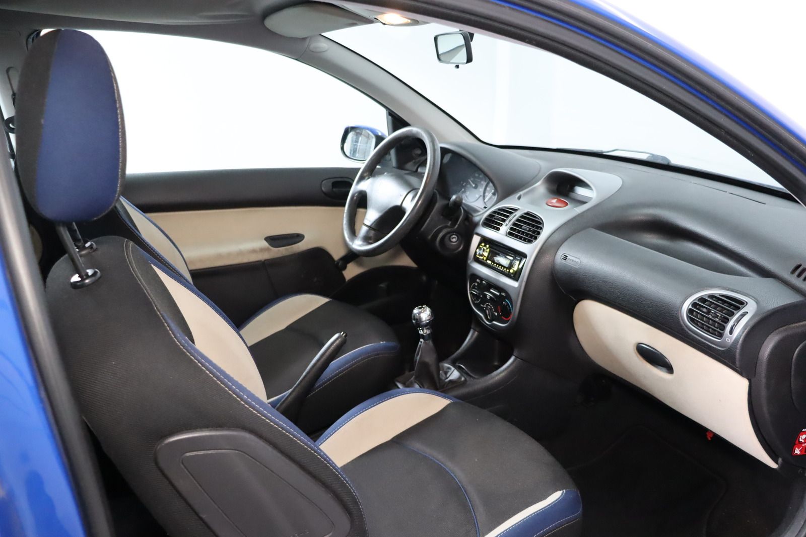 Fahrzeugabbildung Peugeot 206 1.1 Filou 60 HU/AU 01.27