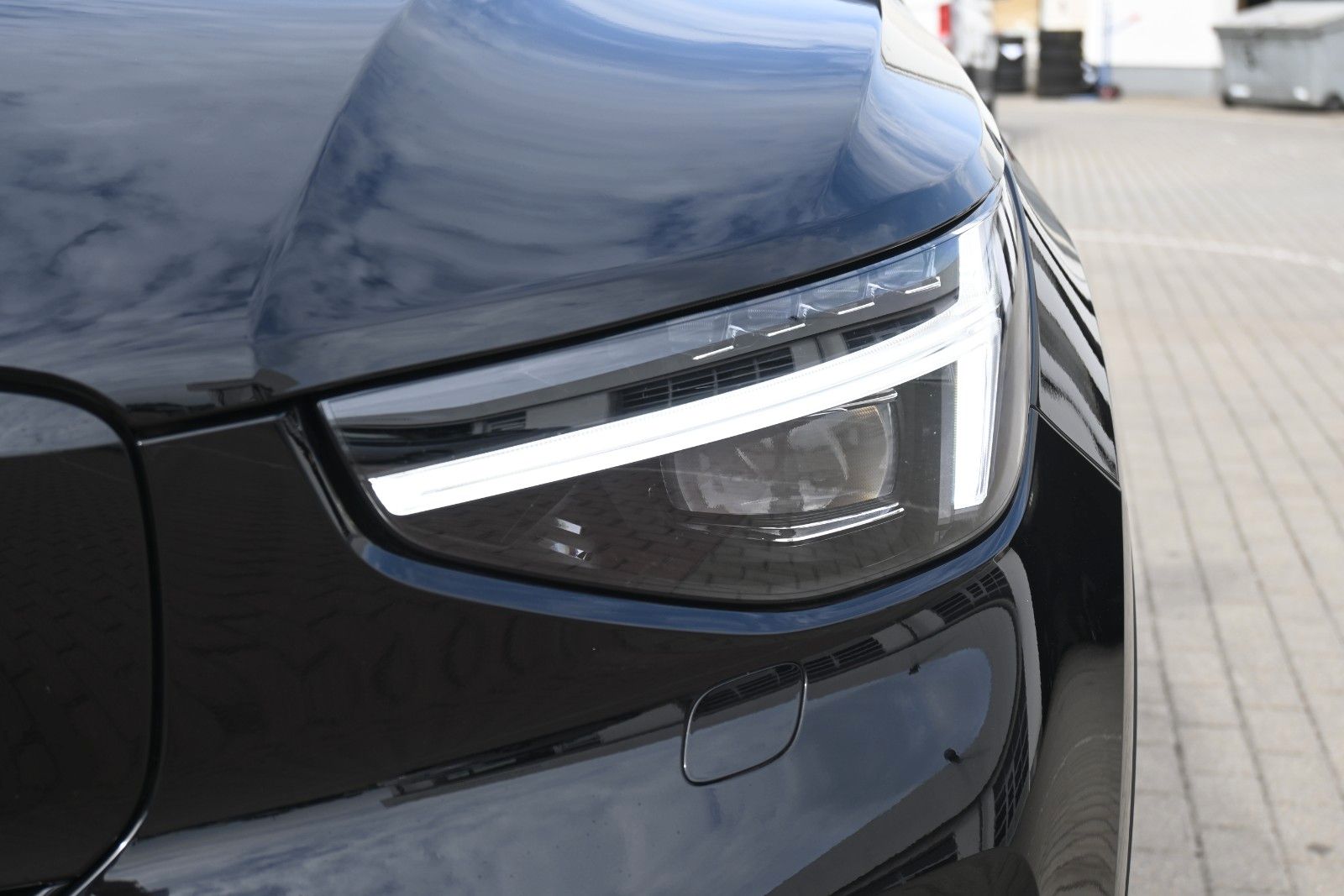Fahrzeugabbildung Volvo EX40 Ultra Black Edt Single Motor Extended Range