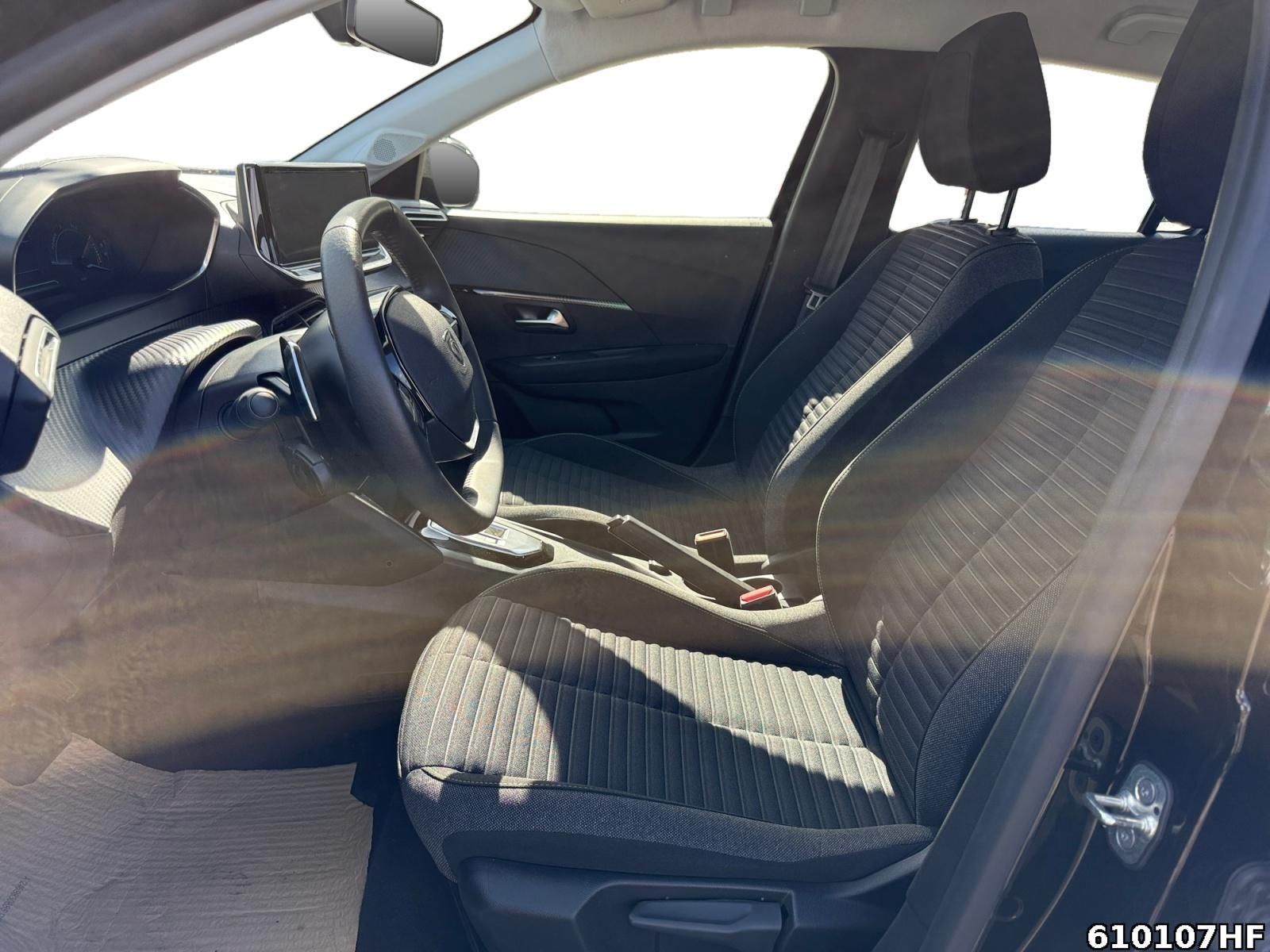 Fahrzeugabbildung Peugeot 208 1.2 Hybrid 100 Active (EURO 6e)