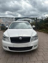Skoda Škoda Octavia 1,6  Diesel - Skoda Octavia aus 2012 mit Diesel-Antrieb: Kombi, 1.6