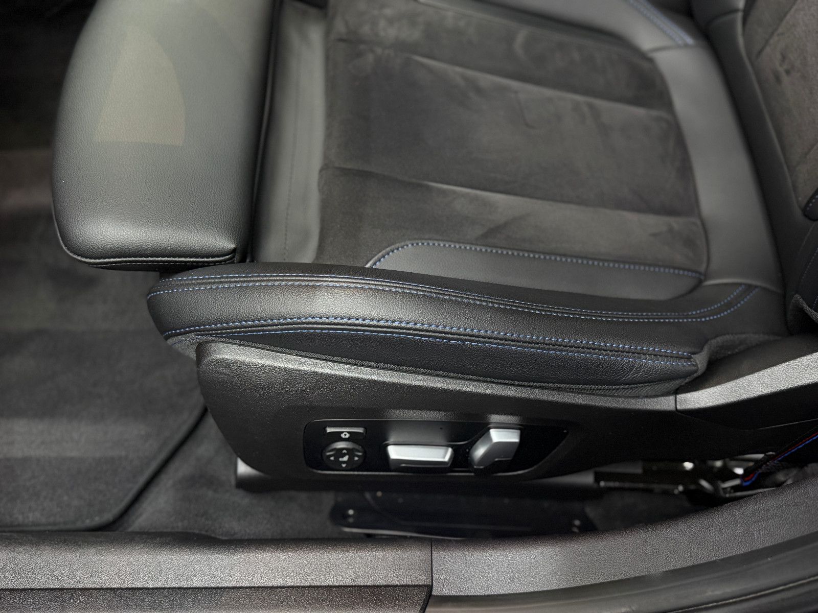 Fahrzeugabbildung BMW M340i Limousine xDrive |H/K|HuD|PANO