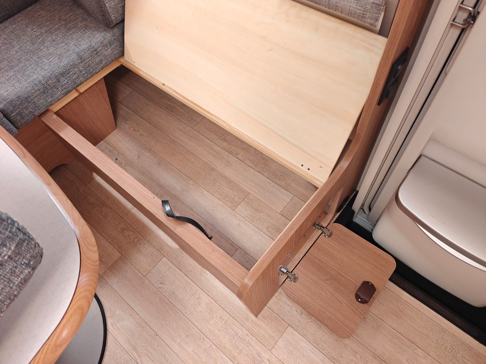 Fahrzeugabbildung Fendt Saphir 560 SF - Mover, Backofen, Citywasser -
