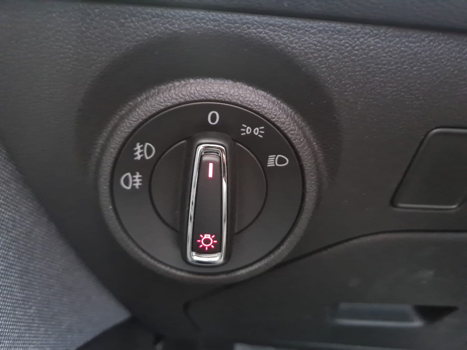 Fahrzeugabbildung SEAT Leon Style / 1. HAND / SCHEKCHEFT / GARANTIE
