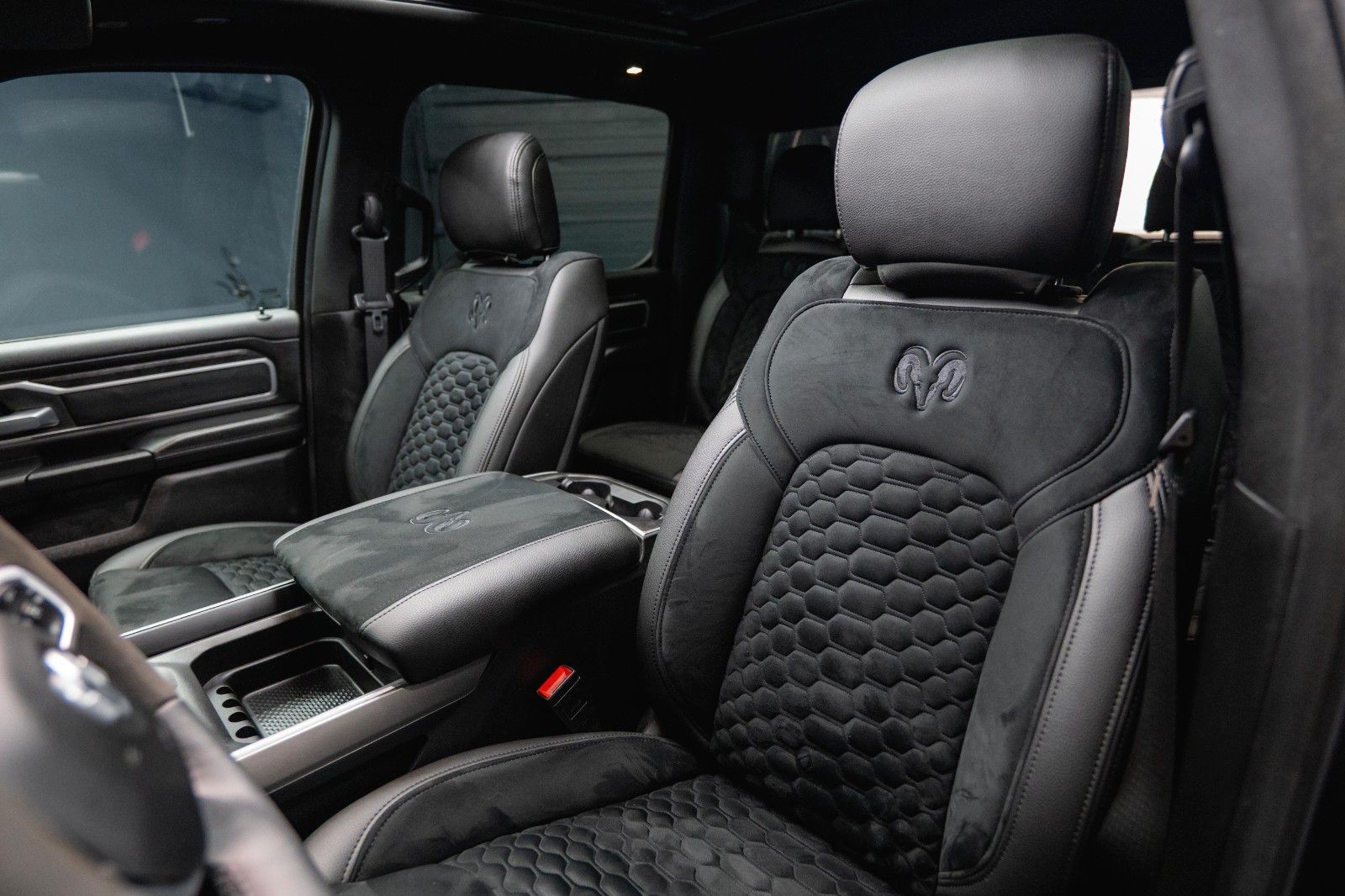 Fahrzeugabbildung Dodge RAM 5.7 V8 HEMI 4x4 Limited Longbed Airmatic 19%