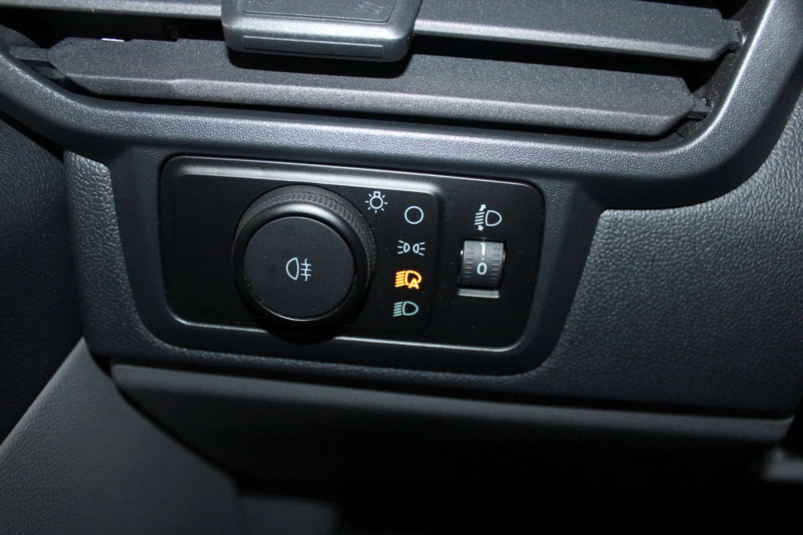 Fahrzeugabbildung Ford Transit Custom L1 Kasten LED AHK TechnologiePak2