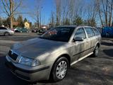 Skoda Octavia 1.6 Tour Combi*Tüv 3/2028*Ahk - Skoda Octavia aus 2006: Combi