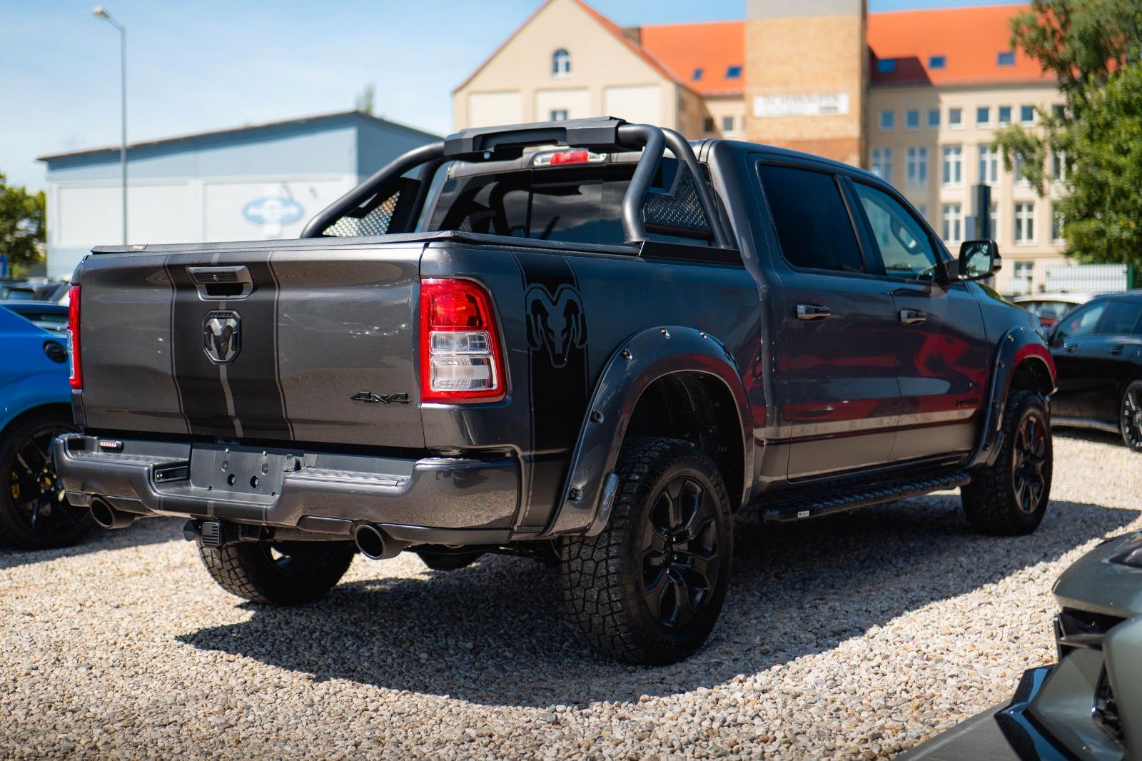 Fahrzeugabbildung Dodge RAM 5.7 V8 HEMI 4x4 OFFROAD Night-Paket *LED*