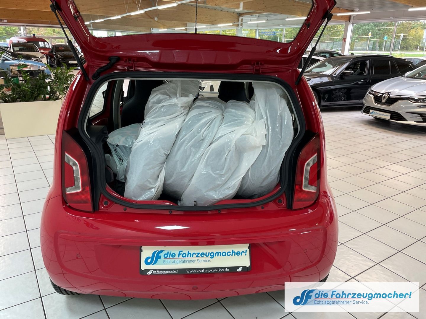 Fahrzeugabbildung Volkswagen up! move Navi Klimaautom SHZ Notbremsass. Temp P