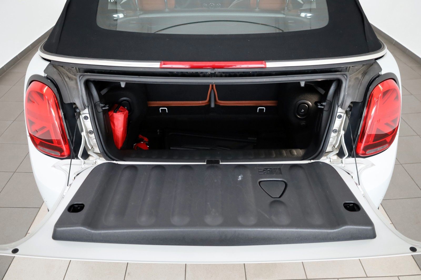 Fahrzeugabbildung MINI Cooper Cabrio Classic Trim,Leder,Navi,Kamera,HUD