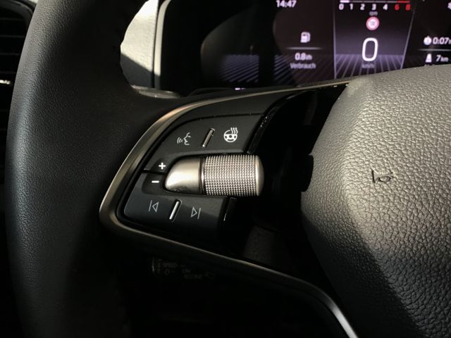 Fahrzeugabbildung Skoda Karoq Selection 1.5TSI DSG/ACC/SHZ/SmartLink/LED