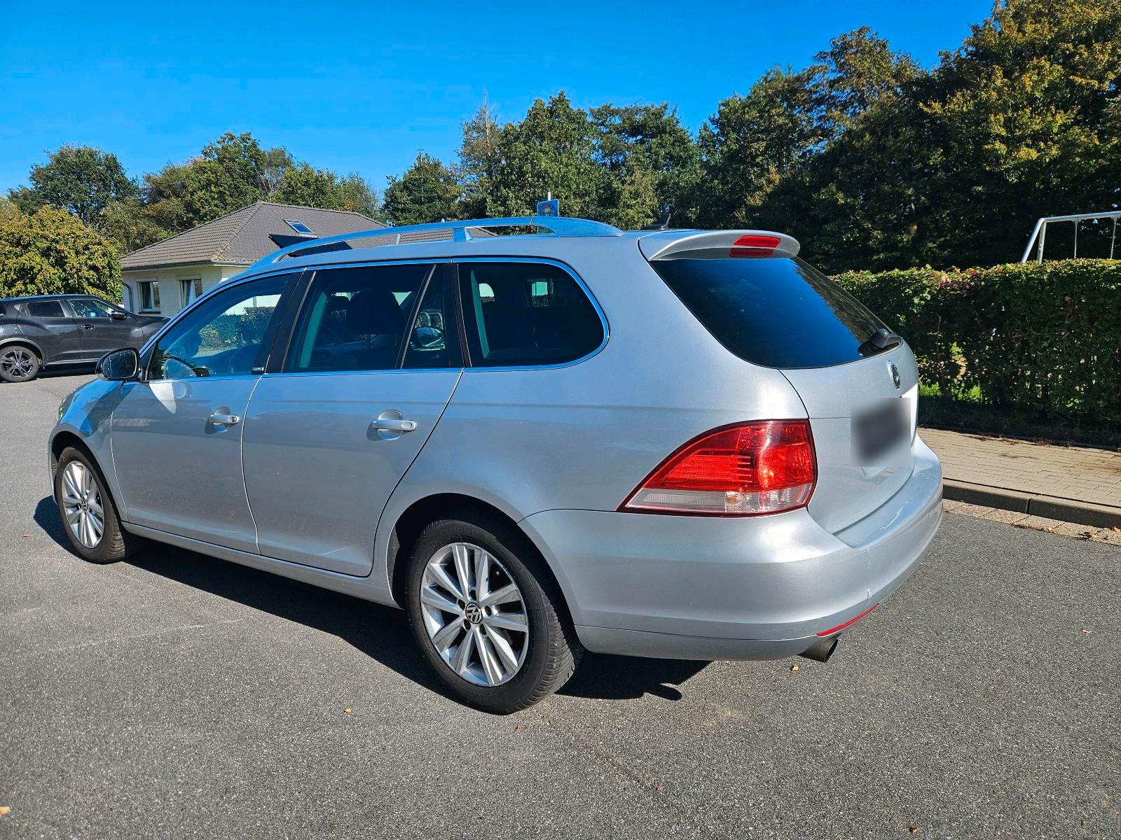 Volkswagen Golf 2012 — interior