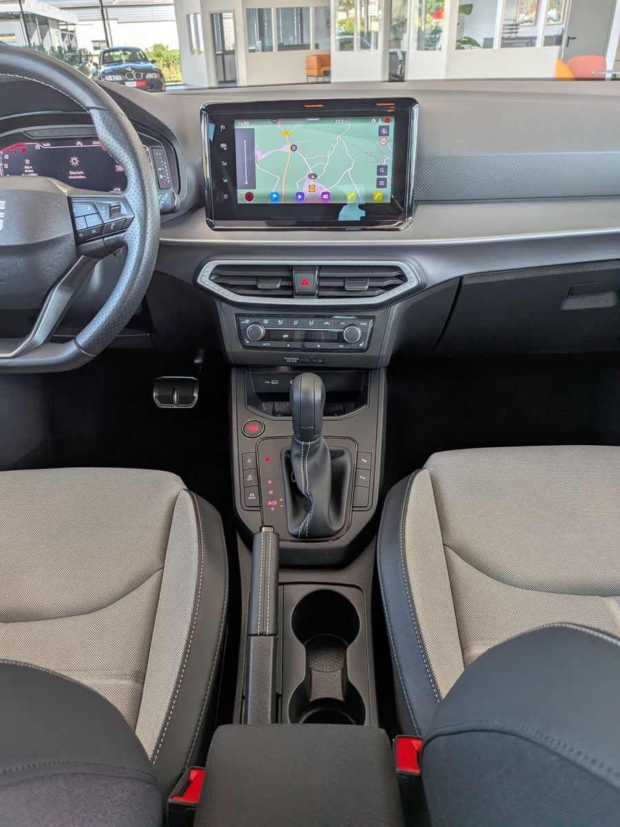 Fahrzeugabbildung SEAT Arona 1.5 TSI FR Black Editio ACC KAMERA LED 18"