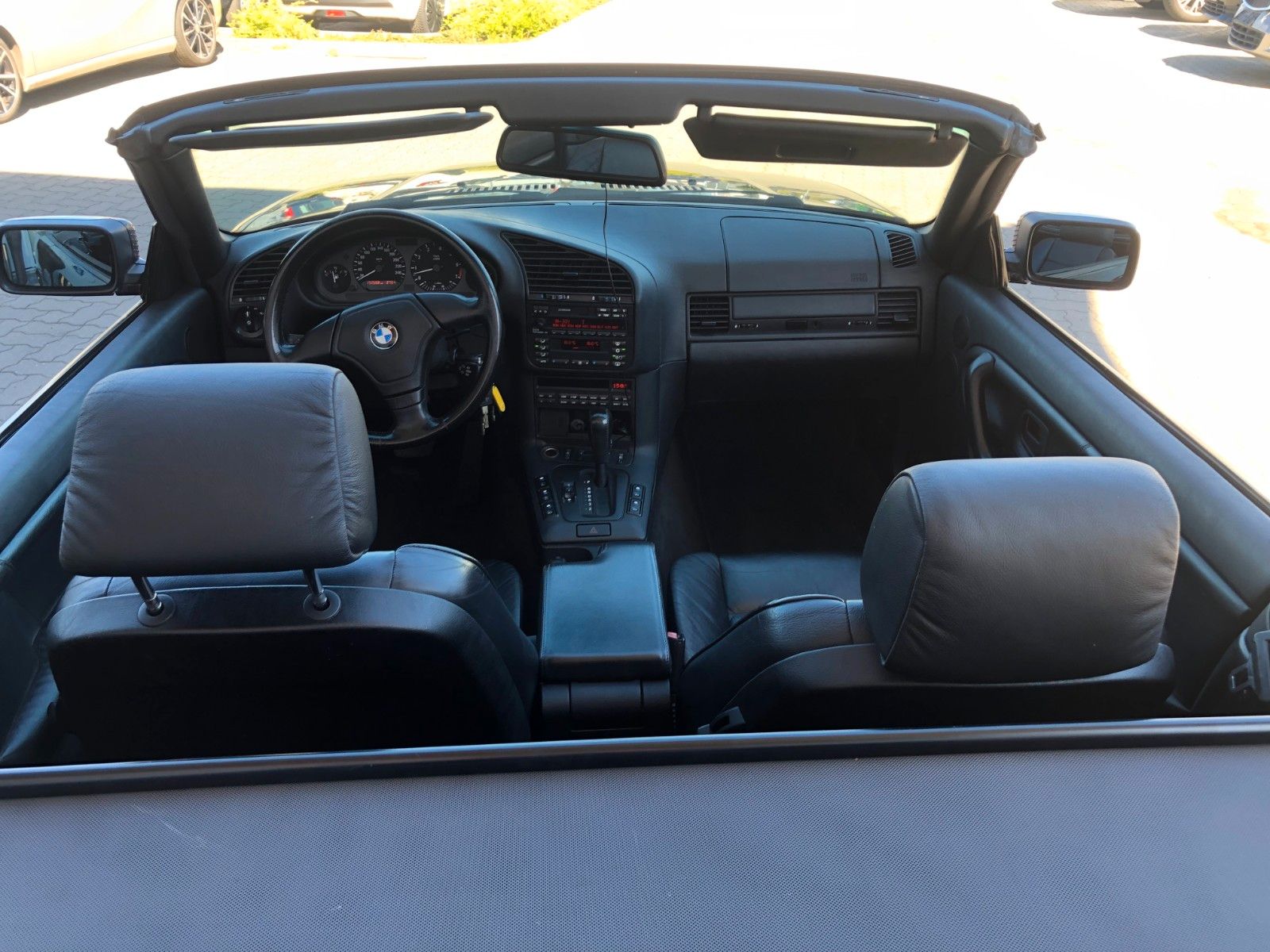 Fahrzeugabbildung BMW 328i Cabrio Automatik Leder Tüv 3/28