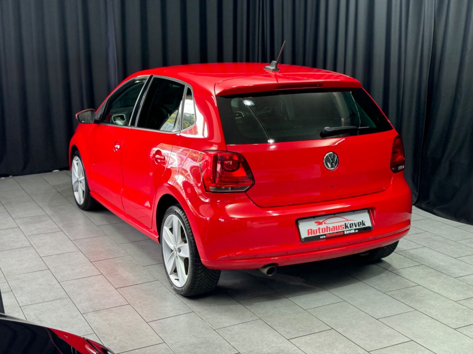 Fahrzeugabbildung Volkswagen Polo V Highline*AUTOMATIK*TOPZUSTAND*SCHECKHEFT*