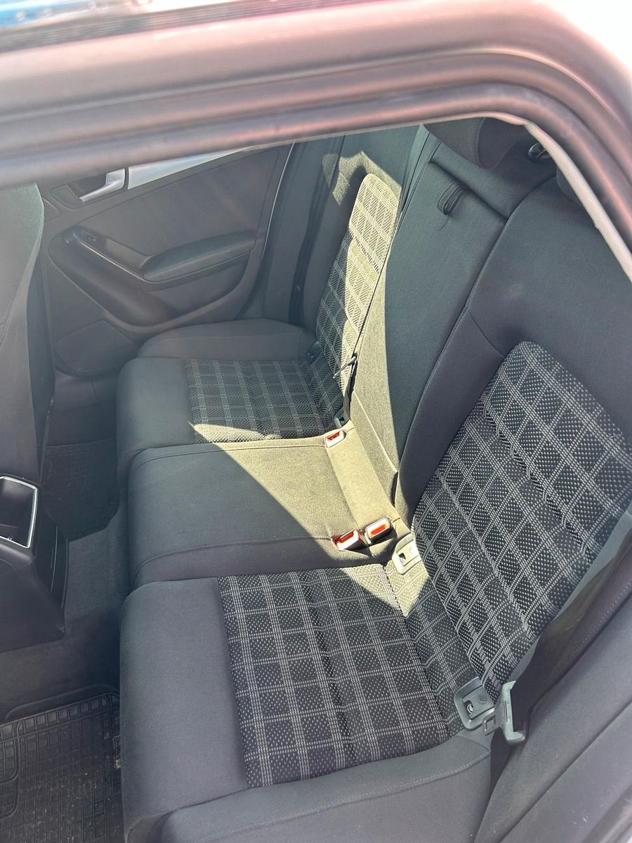 Audi A4 2011 — photo 5