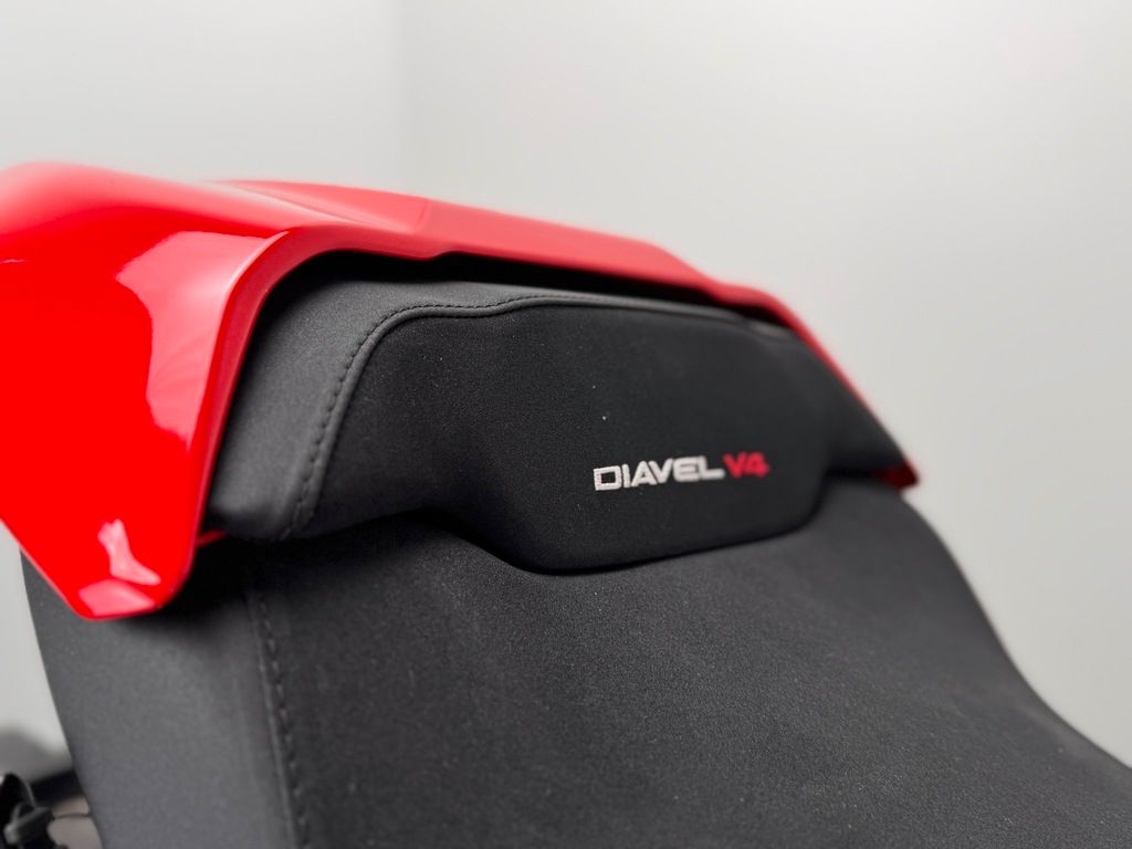 Fahrzeugabbildung Ducati DIAVEL V4 *0KM