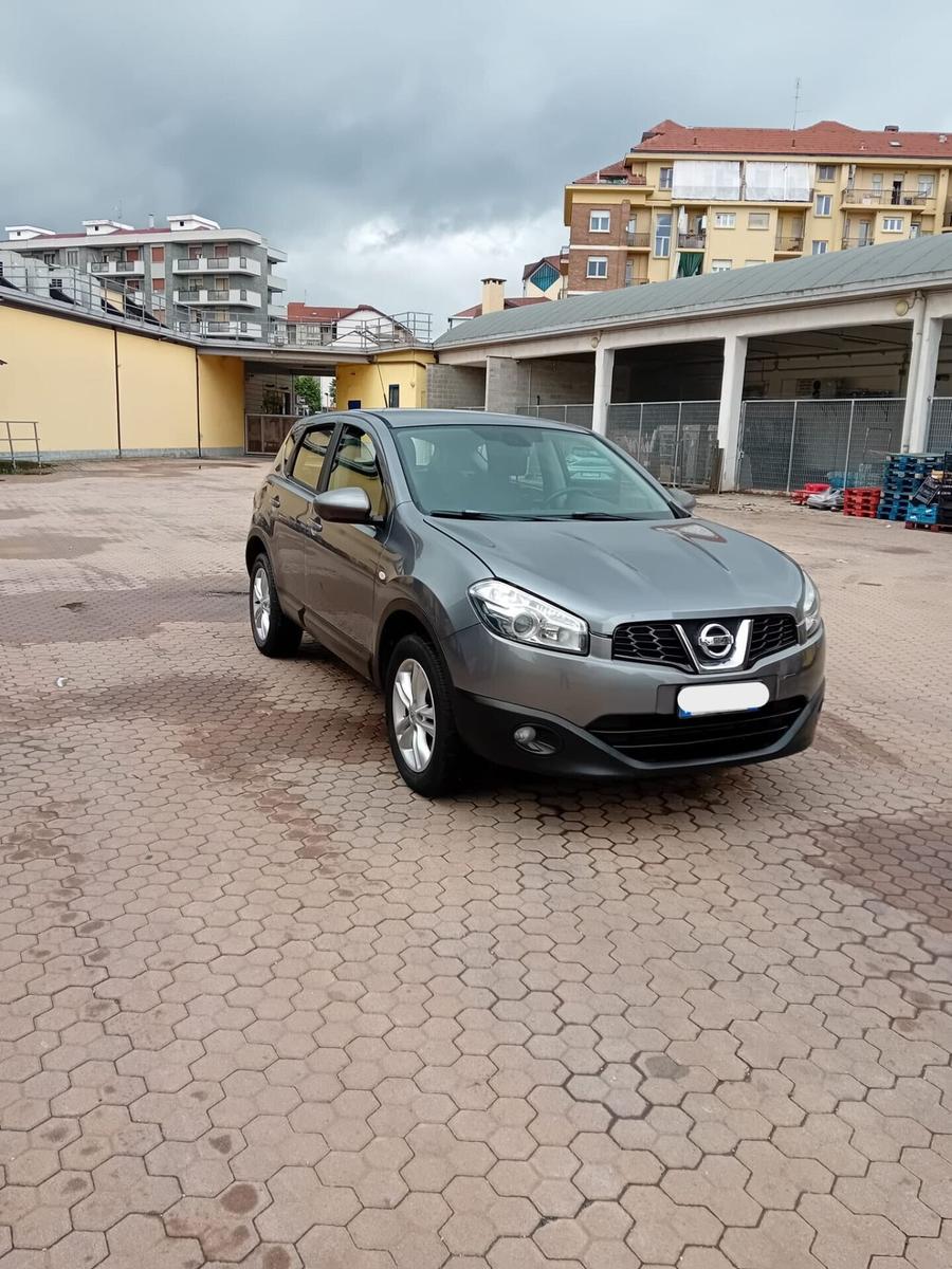 Nissan Qashqai 2013 — interior