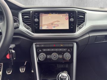Volkswagen T-Roc 1.0 TSI Active AHK+Navi+SHZ+2xKlima+ACC