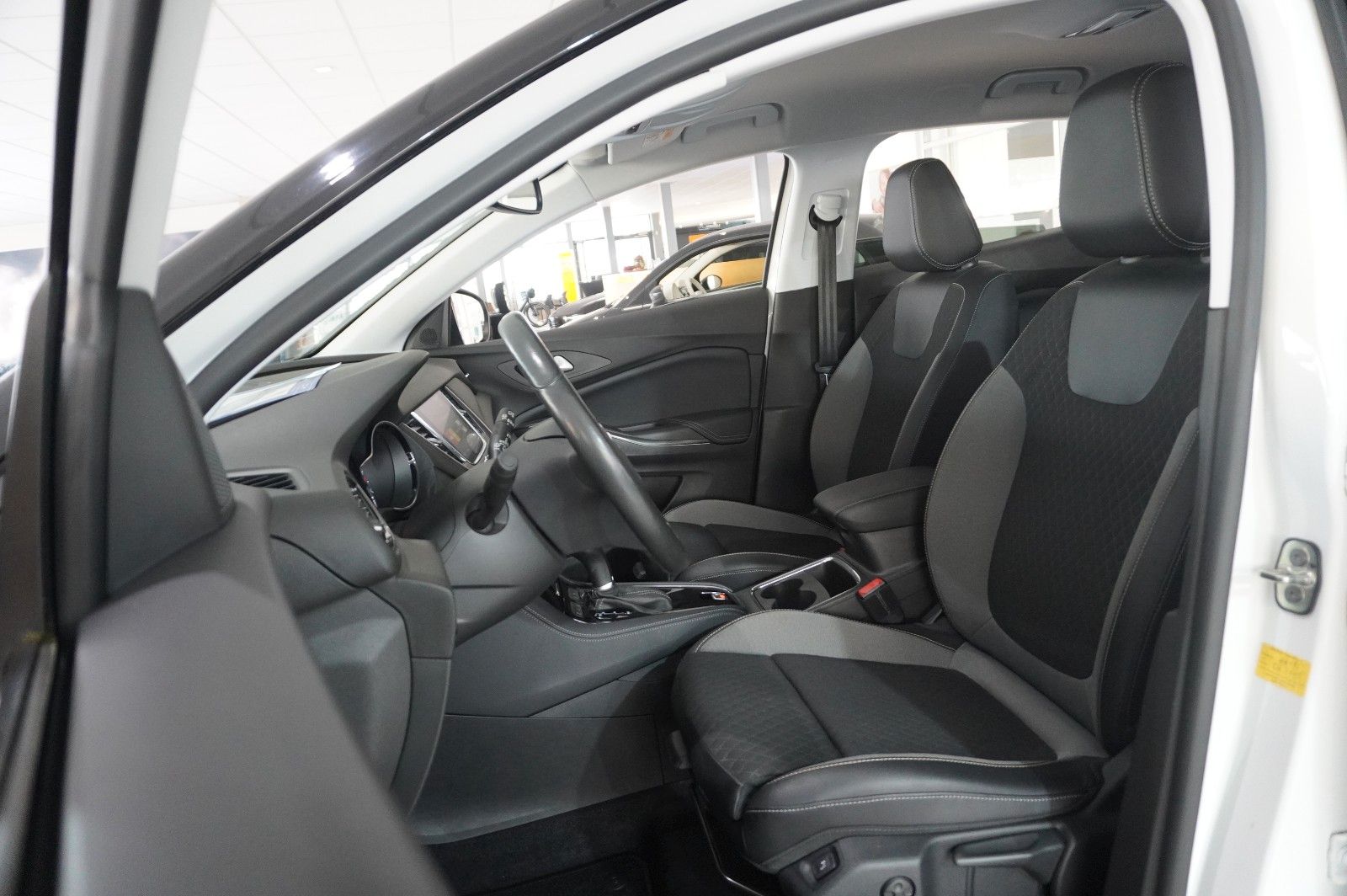 Fahrzeugabbildung Opel Grandland 1.5D ELEGANCE NAVI/LED/KAMERA/SPORT/SH