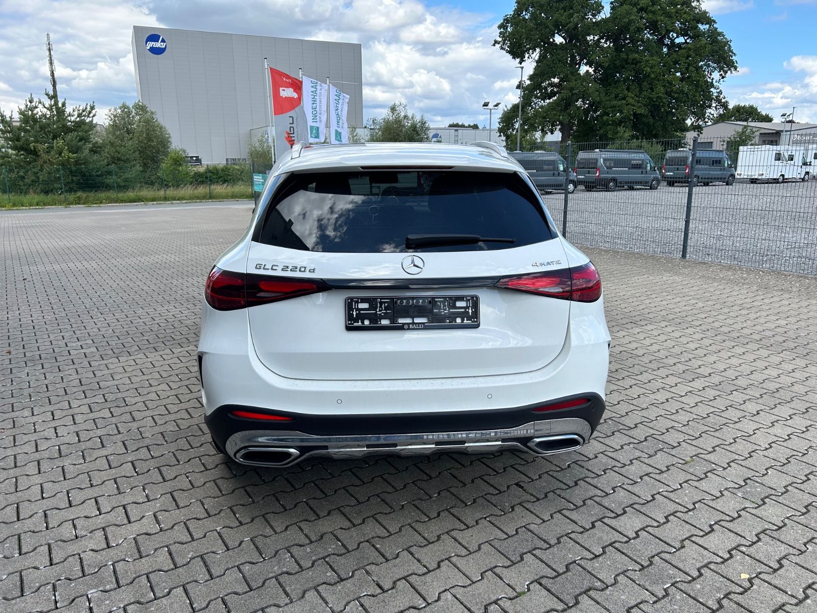 Fahrzeugabbildung Mercedes-Benz GLC 220 d 4Matic Edition AMG Line+PANO+AHK+MEMO