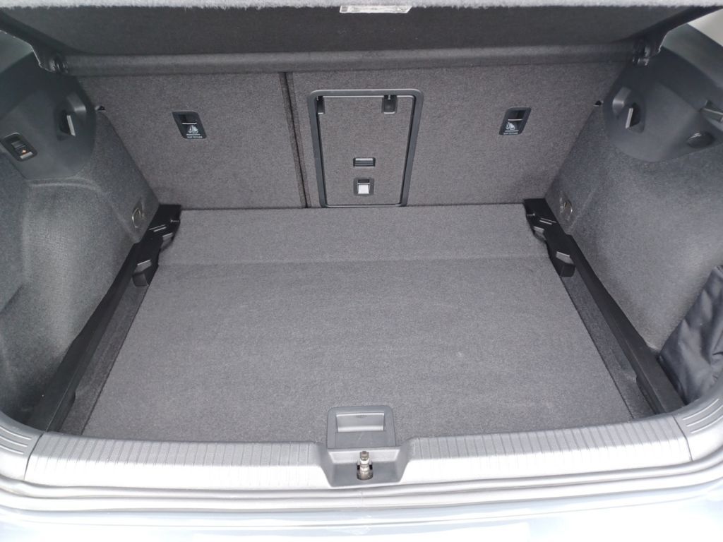 Fahrzeugabbildung Volkswagen Golf 2.0 TDI DSG Life Navi, AHZV, ACC, Kamera
