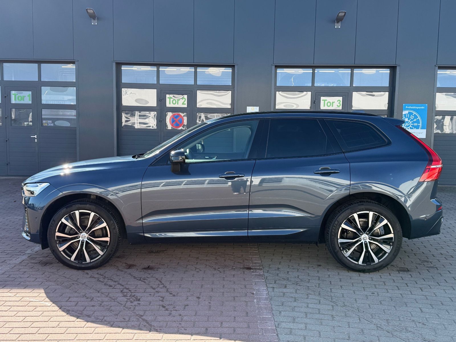 Fahrzeugabbildung Volvo XC60 B5 D Ultimate Dark AWD*STHZG*PANO*360°*ACC