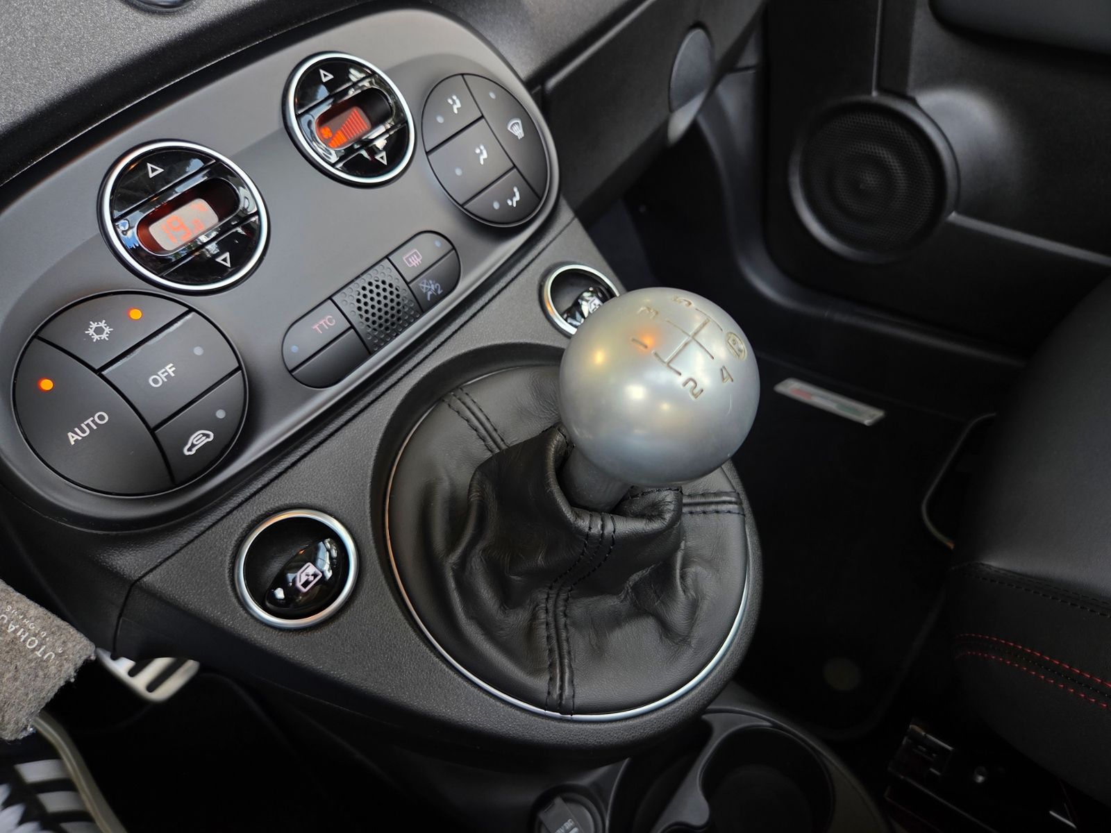 Fahrzeugabbildung Abarth 595 C Esseesse Beats XENON NAVI ALU