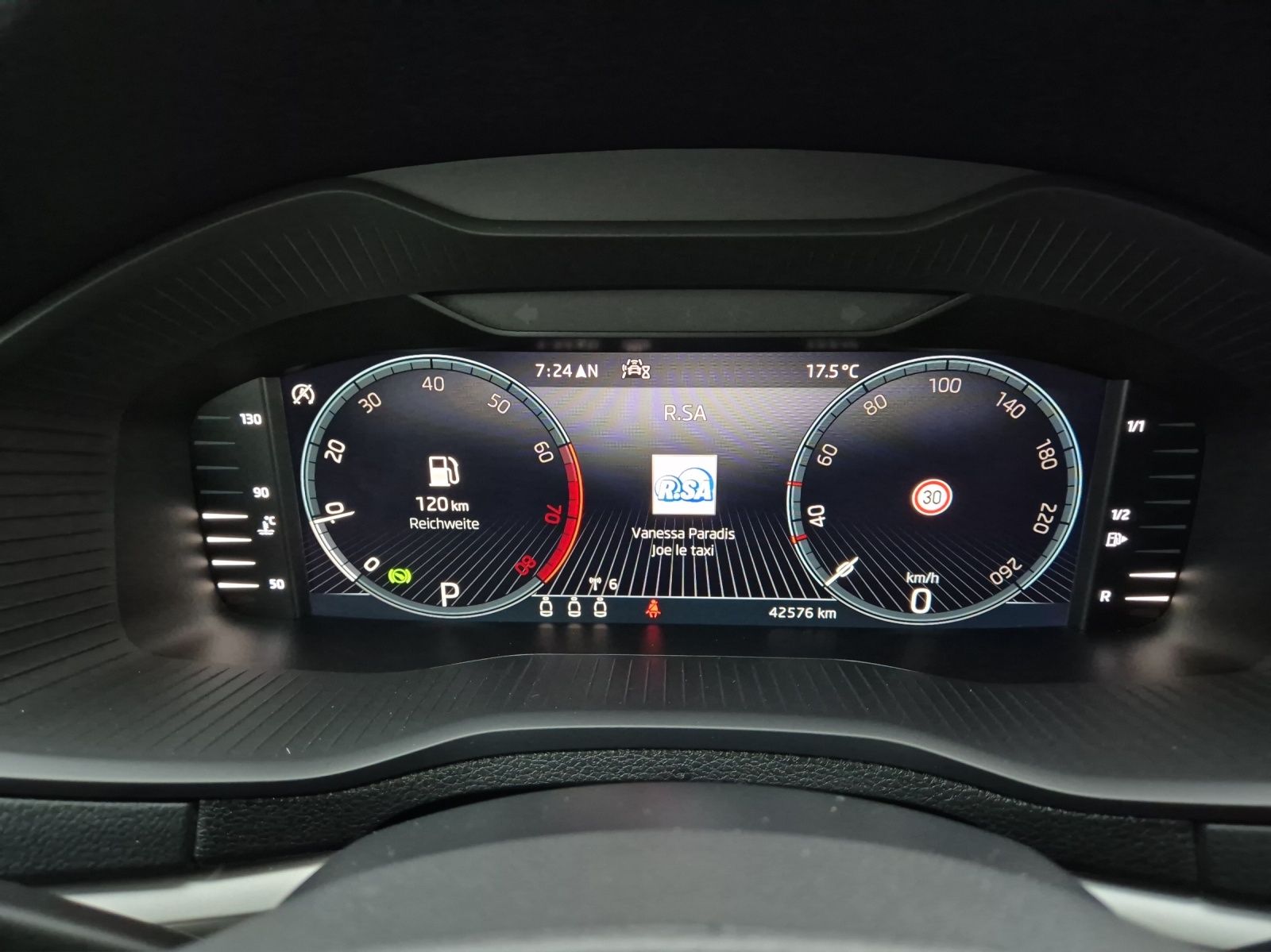 Fahrzeugabbildung SKODA Karoq TSI Tour DSG LED Navi ACC RFK SH