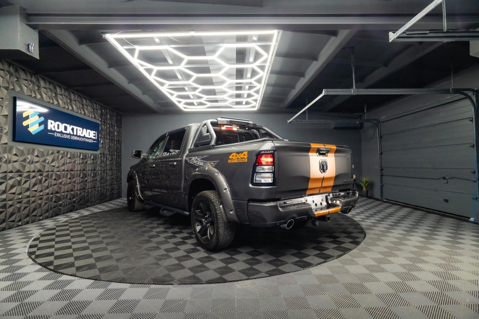 Fahrzeugabbildung Dodge RAM 5.7 V8 HEMI 4x4 OFFROAD Night Limited 19%
