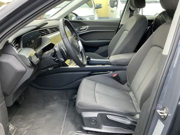 Audi Q8 e-tron - 8