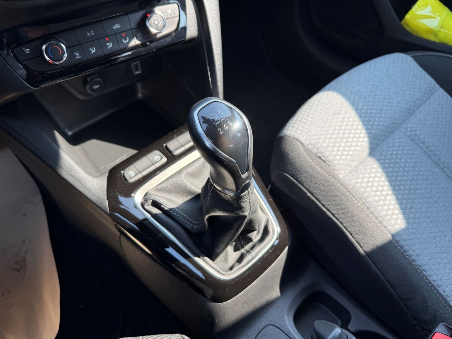 Fahrzeugabbildung Opel Corsa F Edition mit SHZ+LHZ+Kamera