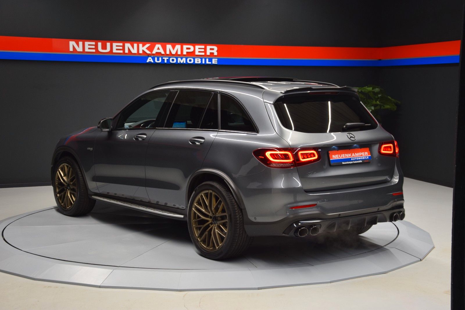 Fahrzeugabbildung Mercedes-Benz GLC 43 AMG 4Matic Pano ACC Ambiente 360° 21 Zoll