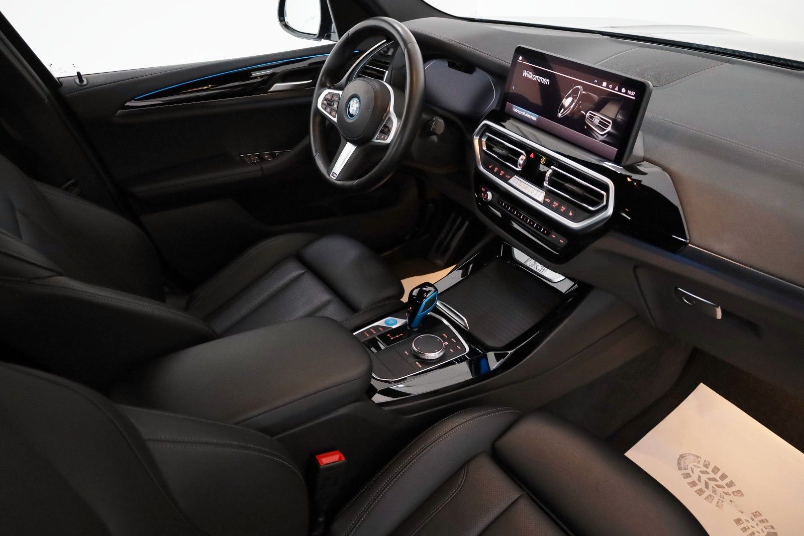 Fahrzeugabbildung BMW iX3 Inspiring Leder,Navi,LED,PanDach,SH,Park Pak