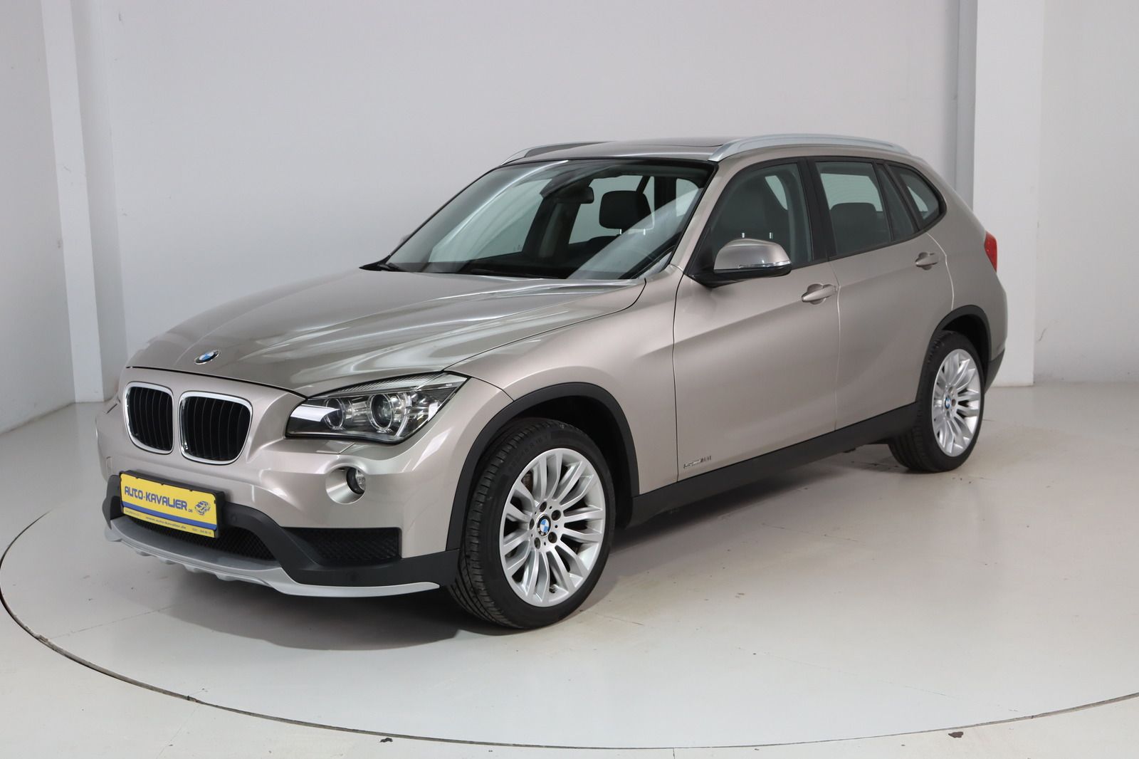 Fahrzeugabbildung BMW X1 18i * X-Line * Xenon * Sitzhzg.