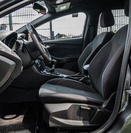 Fahrzeugabbildung Ford Focus Turnier ST-Line |NAVI|PDC|SHZ|AHK