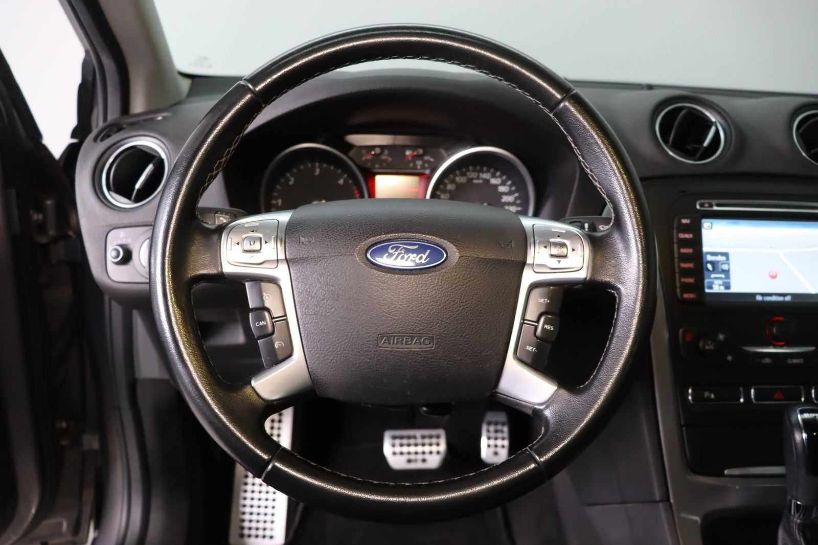 Fahrzeugabbildung Ford Mondeo 2.0TDCi Turnier * Navi * Memory * Sitzhz.