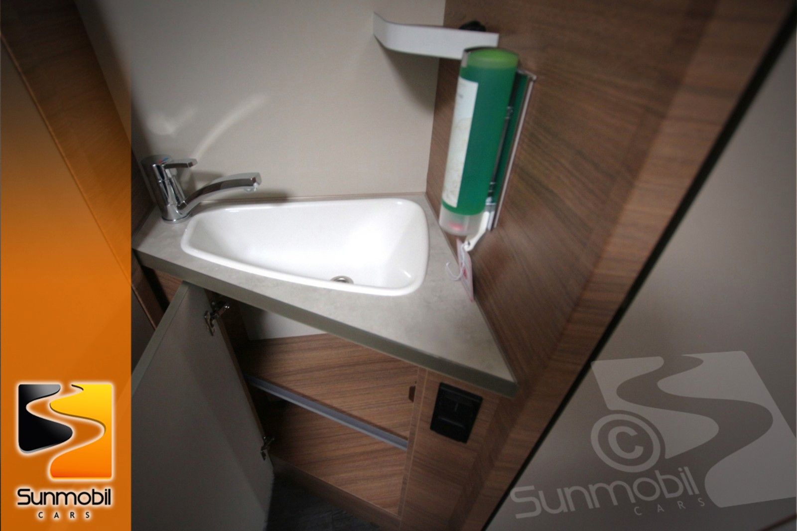 Fahrzeugabbildung Knaus Live Wave 650 MF Automatik 180 PS LP.97.994,00€