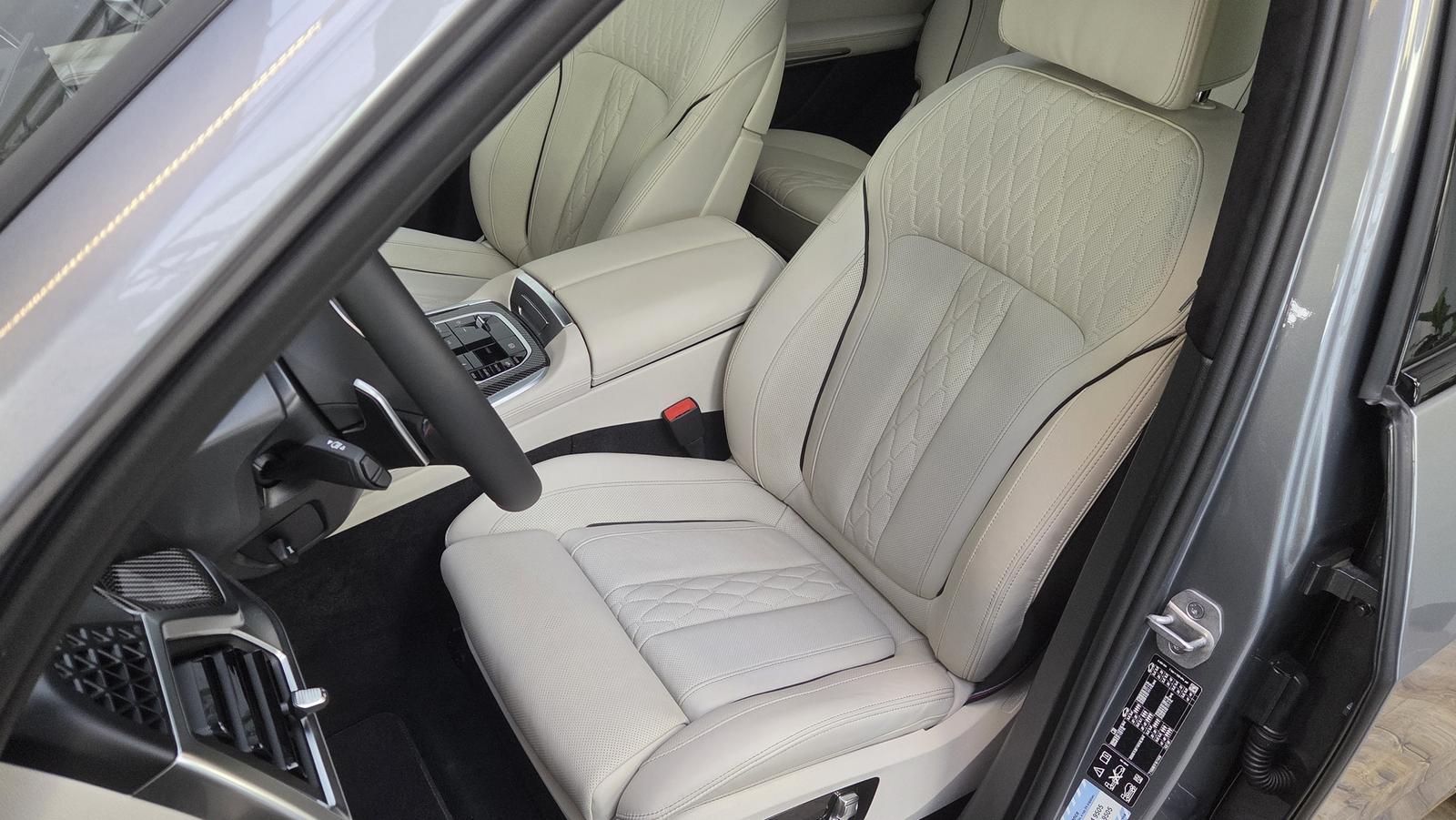 BMW X7 M60i Kristall Sky DrivePro AHK ACC Sitzlüft.