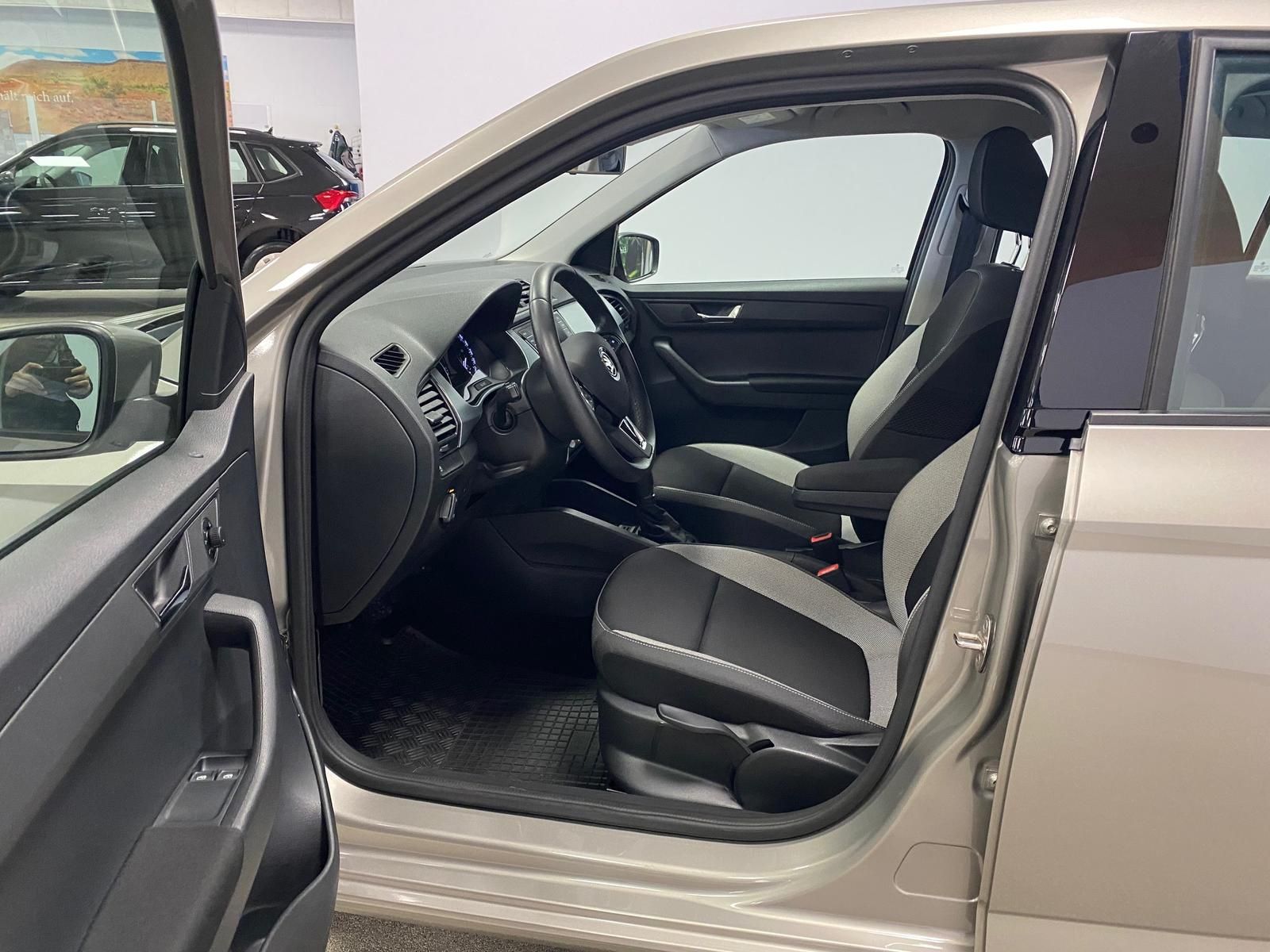 Fahrzeugabbildung SKODA Fabia 1.0 TSI DSG Ambition+Allwetter+PDC+1.Hand+